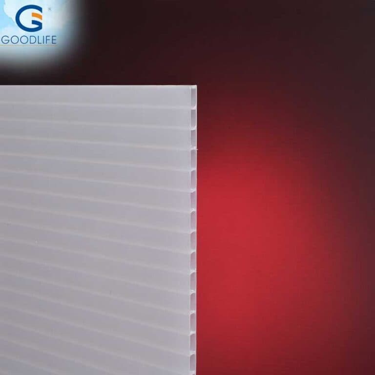 Weiße 6 mm Lexan-Alternative Polycarbonat-Stegplatte mit 35 % Lichtdurchlässigkeit und Sichtschutz