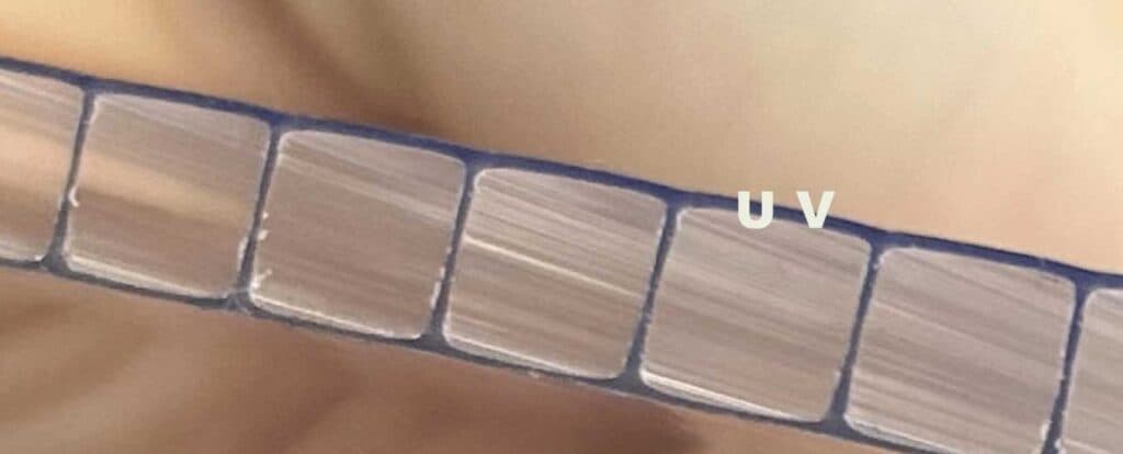 Prüfung der 50 μm bis 70 μm UV-Schutzschicht auf einer 4 mm GOODLIFE Polycarbonat-Doppelstegplatte