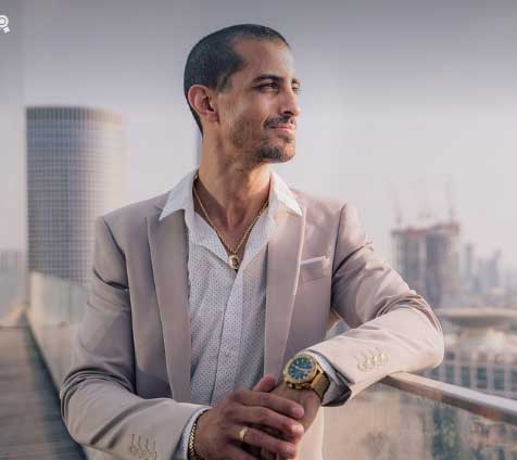 David Harrison, Chargé de clientèle, évaluant les plaques compactes GOODLIFE 3 mm à haute résistance aux chocs