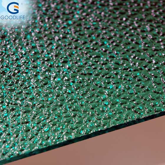 Grüne 2,3 mm Polycarbonat-Massivplatte mit Regentropfenmuster für architektonische Beschattung von GOODLIFE