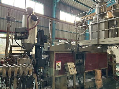 Processo di coestrusione UV multistrato che garantisce una protezione UV uniforme di 50 micron sulle lastre in policarbonato