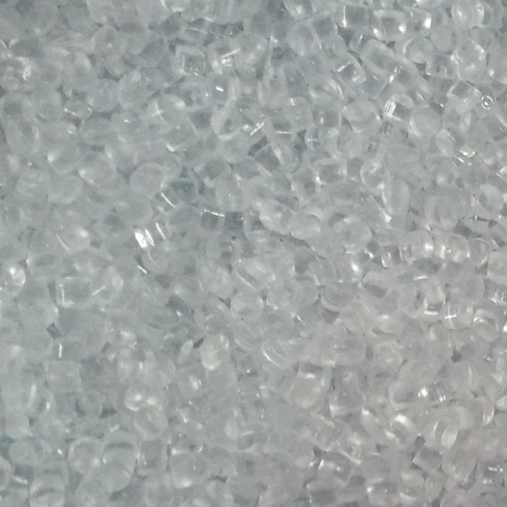 Transparent small pellets of polycarbonate raw material