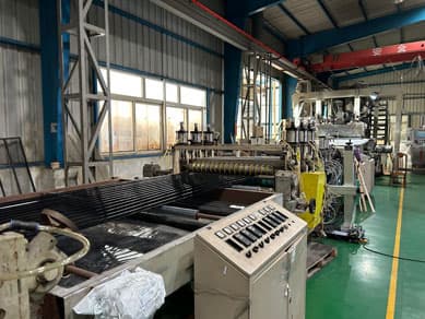 Linea di produzione industriale per lastre ondulate in policarbonato grigio scuro con protezione UV per coperture