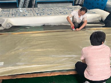 Professionelle Exportverpackung von Polycarbonat-Massivplatten mit strapazierfähigem Kraftpapier