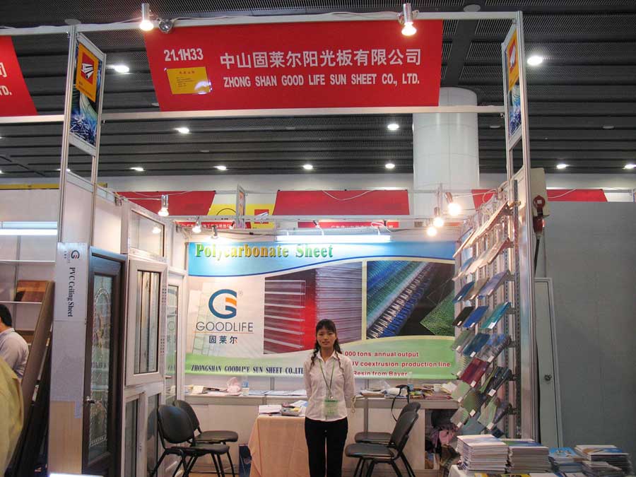 Internationales Gruppenfoto am Goodlife-Messestand