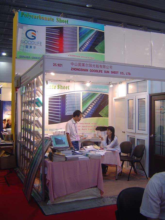 Eckansicht des professionellen Goodlife-Messestandes