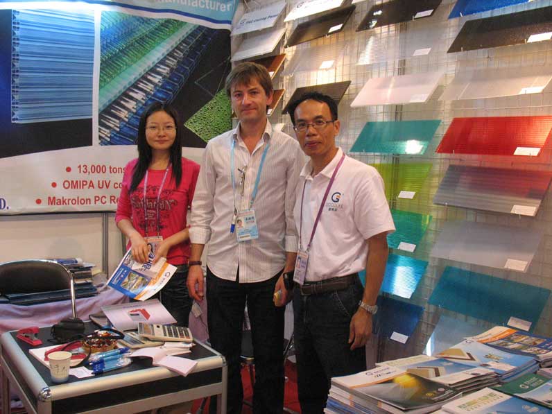Geschäftstreffen auf der Canton Fair mit globalen Einkäufern von Polycarbonat