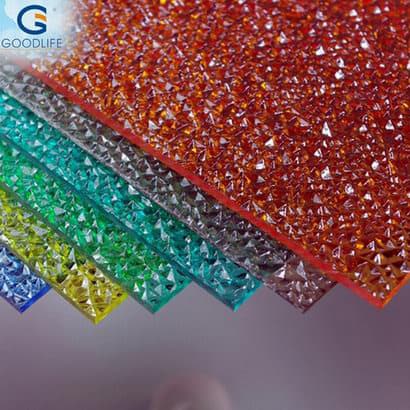 Komplettes Farbsortiment der GOODLIFE 8 mm Polycarbonat-Massivplatten mit Diamantprägung