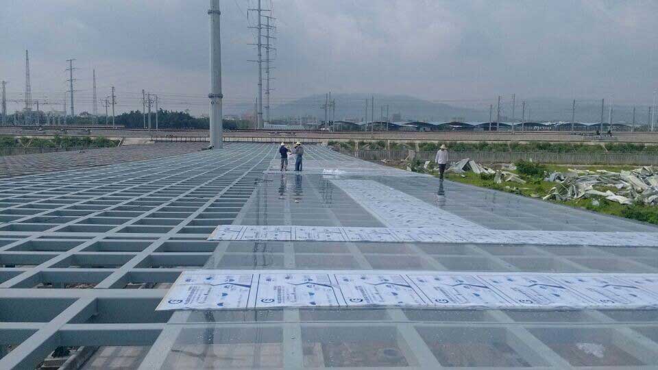 Montage von 10.000 m² 4 mm Massivplatten am Hochgeschwindigkeitsbahnhof Chaozhou