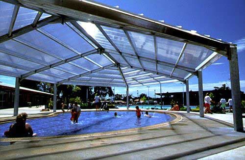 Mais de 10.000 m² de painéis de policarbonato alveolar Estrutura X GOODLIFE