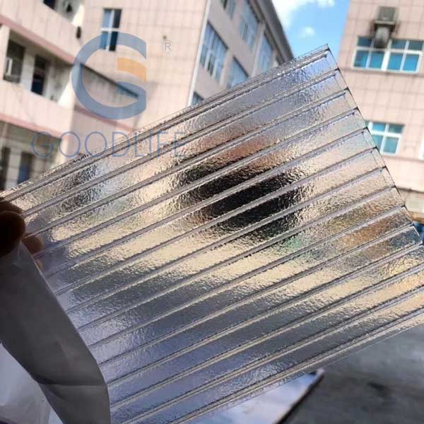 秘鲁利马商业中心采用固莱尔晶亮型装饰阳光板作为建筑外墙系统