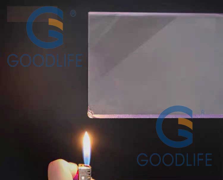 Feuerzeug-Flammentest: B1-Brandschutz der Polycarbonatplatte – selbstverlöschend ohne toxischen Rauch