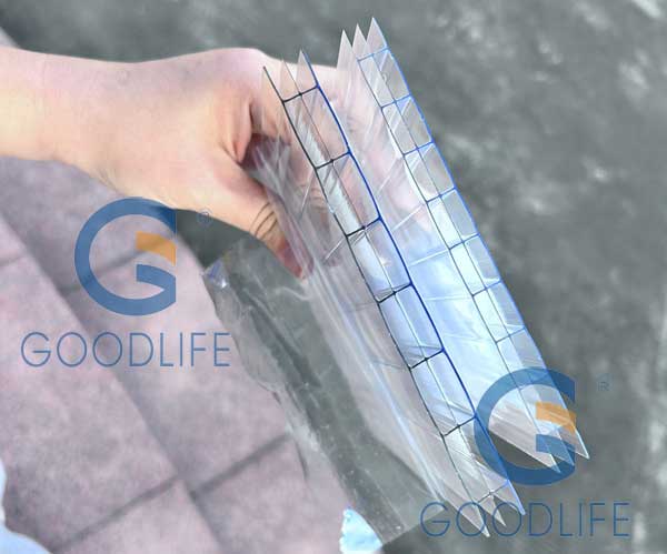 Transparente schwer entflammbare Polycarbonat-Hohlkammerplatten mit beidseitiger UV-Beschichtung für 10 Jahre Anti-Aging