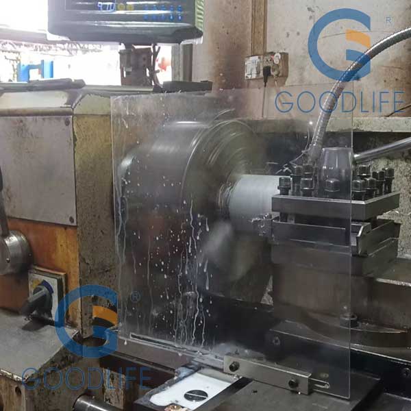 Industrieumgebung: Schwer entflammbare Polycarbonatplatte als Maschinenschutzverkleidung für Arbeitssicherheit