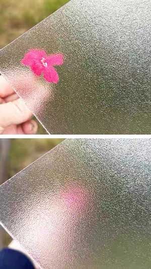 Schlagfestigkeits-Demonstration: Satinierte Polycarbonatplatte beweist unzerbrechliche Langlebigkeit gegenüber Milchglas