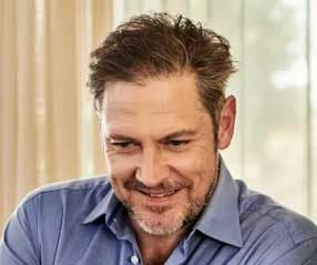 商业建筑师兼材料规范专家 Robert Mitchell 高度评价固莱尔防火聚碳酸酯板的工程可靠性