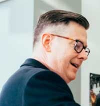 Marcus Thompson, Bauprojektleiter, empfiehlt GOODLIFE UV-stabile Polycarbonat-Wellplatten für den Gewächshaussektor