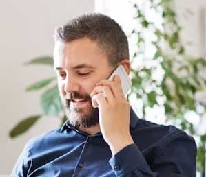 Marcus Brennan, Einkaufsleiter, empfiehlt GOODLIFEs sicheres Polycarbonat Basis-Kappe-Verriegelungssystem für Industriebau