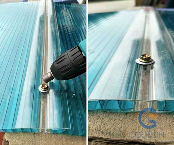 Technische Illustration der einfachen Einschiebe-Montage für Polycarbonat H-Profil und Hohlkammerplatten